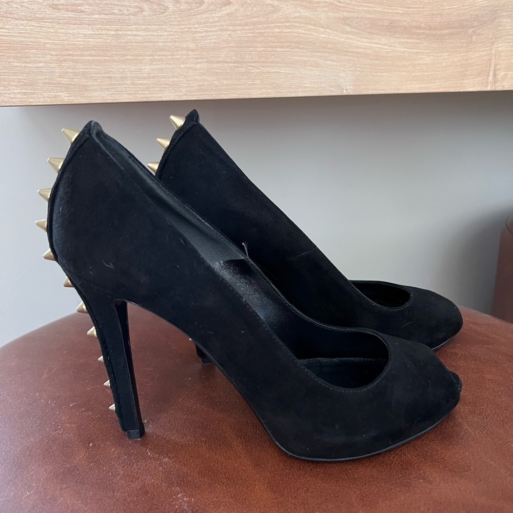 Alexander McQueen suede pumps